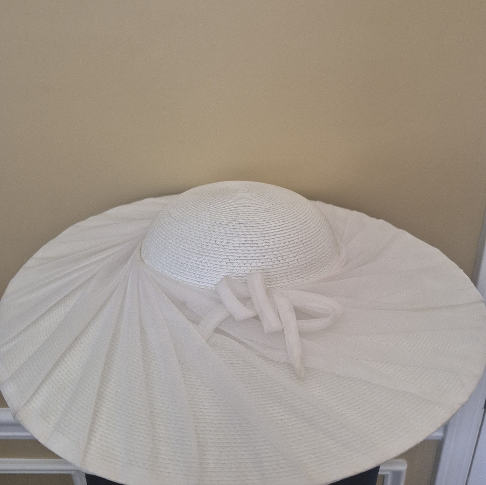Chic White Sun Hat for Women - Picture 3 of 10